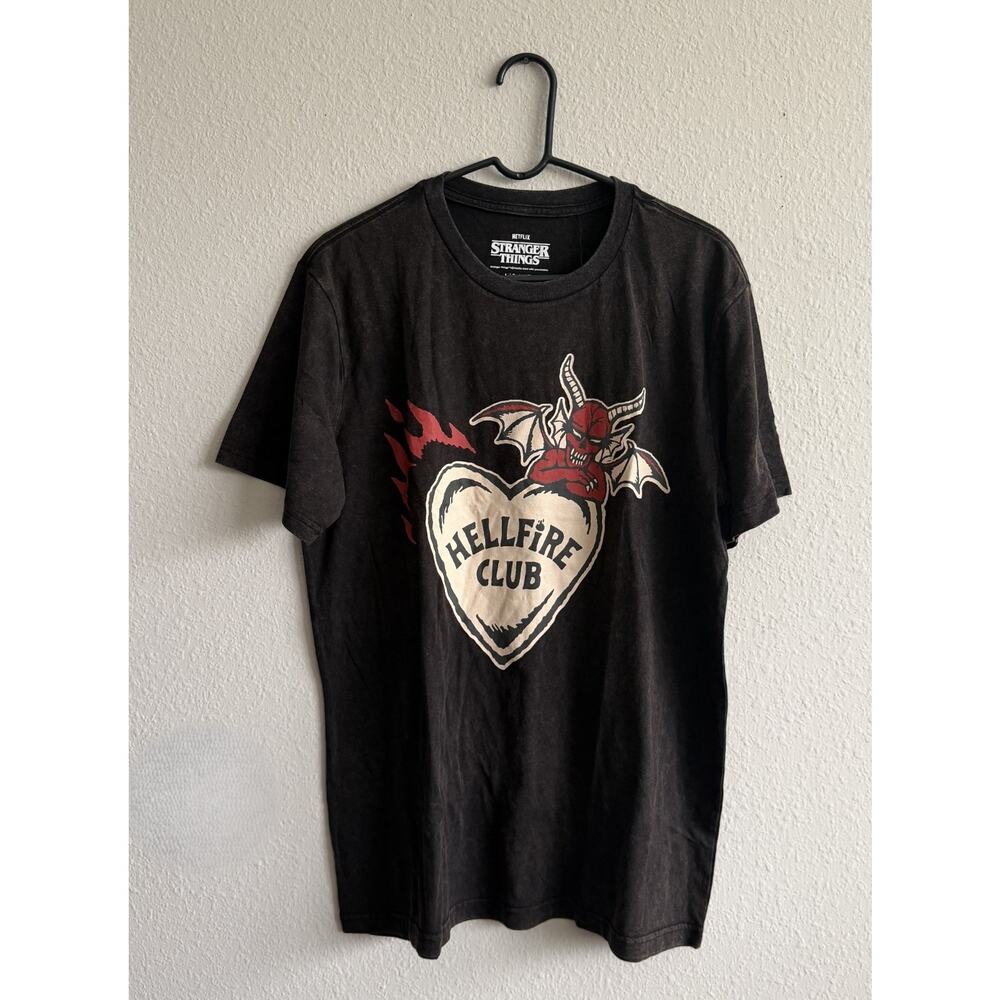 Stranger Things Hellfire Club Valentine’s Day Graphic Tee – Large